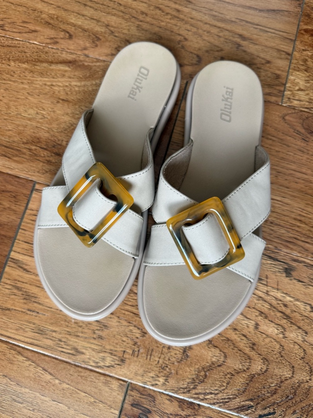 OluKai La'i Slide Women's Sandals - Taupe with Tortoiseshell Buckle - Picture 2 of 5